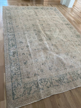 Load image into Gallery viewer, Vintage Turkish 6’7” x 9’9”