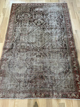 Load image into Gallery viewer, Antique Mahal 4’2” x 6’4”