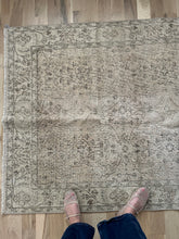 Load image into Gallery viewer, Vintage Turkish 3’9” x 7’