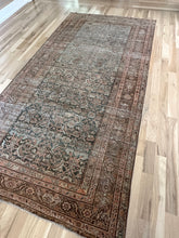 Load image into Gallery viewer, Antique Mahal 4’9” x 9’5”