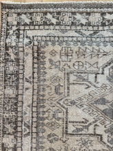 Load image into Gallery viewer, Antique Heriz 3’2” x 5’2”