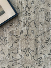 Load image into Gallery viewer, Vintage Turkish 5’5” x 9’2”