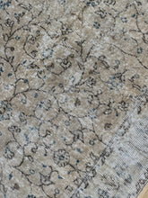 Load image into Gallery viewer, Vintage Turkish 3’9” x 7’2”