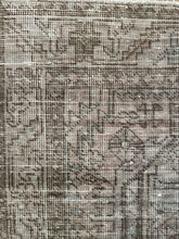 Load image into Gallery viewer, Vintage Heriz 3’ x 10’3”