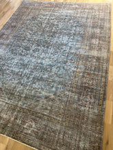 Load image into Gallery viewer, Antique Mahal 7’10” x 10’3”