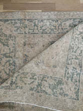 Load image into Gallery viewer, Vintage Turkish 6’7” x 9’9”