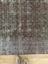 Load image into Gallery viewer, Antique Mahal 9’6” x 12’3”
