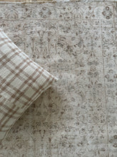 Load image into Gallery viewer, Vintage Turkish 3’10” x 6’11”