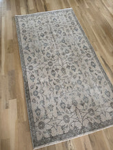 Load image into Gallery viewer, Vintage Turkish 3’4” x 6’6”