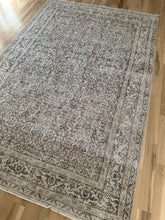 Load image into Gallery viewer, Vintage Turkish 5’1” x 7’9”