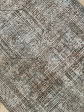 Load image into Gallery viewer, Vintage Heriz 3’ x 10’3”