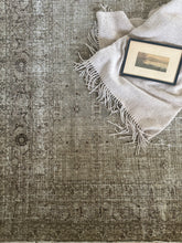 Load image into Gallery viewer, Vintage Persian Rug 6’5” x 9’6”