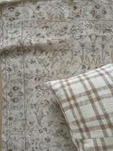 Load image into Gallery viewer, Vintage Turkish 3’10” x 6’11”