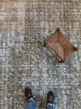 Load image into Gallery viewer, Antique Mahal 7’10” x 10’3”