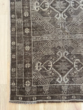Load image into Gallery viewer, Antique Shiraz 2’5” x 3’5”