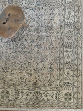 Load image into Gallery viewer, Vintage Turkish 6’9” x 10’9”