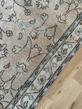 Load image into Gallery viewer, Vintage Turkish 3’ x 6’5”