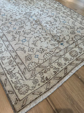 Load image into Gallery viewer, Vintage Turkish 3’1” x 6’6”