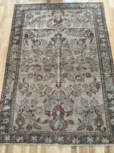 Load image into Gallery viewer, Vintage Lilihan 4’5” x 6’3”