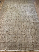 Load image into Gallery viewer, Vintage Turkish 6’8” x 10’1”