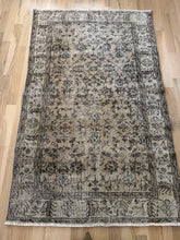 Load image into Gallery viewer, Vintage Turkish 4’ x 6’5”