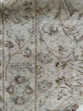 Load image into Gallery viewer, Vintage Turkish 3’10” x 6’11”