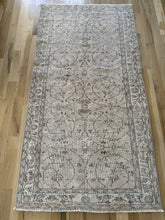 Load image into Gallery viewer, Vintage Turkish 3’5” x 6’6”