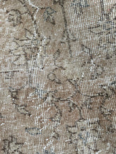 Load image into Gallery viewer, Vintage Turkish 7’9” x 12’1”