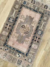Load image into Gallery viewer, Vintage Turkish 1’10” x 3’1”
