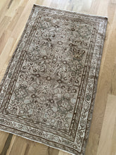 Load image into Gallery viewer, Vintage Hamadan 2’7” x 4’