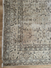 Load image into Gallery viewer, Vintage Turkish 7’2” x 10’7”