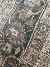 Load image into Gallery viewer, Antique Mahal 8’2” x 11’