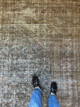Load image into Gallery viewer, Antique Mahal 7’10” x 10’3”
