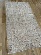 Load image into Gallery viewer, Vintage Turkish 3’10” x 6’11”