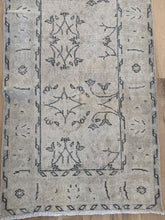 Load image into Gallery viewer, Vintage Turkish 2’3” x 6’11”