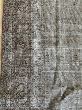 Load image into Gallery viewer, Vintage Persian Rug 6’5” x 9’6”