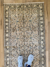 Load image into Gallery viewer, Vintage Turkish 2’7” x 10’