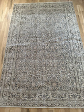 Load image into Gallery viewer, Vintage Turkish 5’1” x 7’9”
