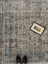Load image into Gallery viewer, Vintage Turkish 7’5” x 10’11”