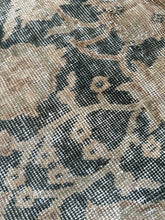 Load image into Gallery viewer, Antique Mahal 8’11” x 11’7”