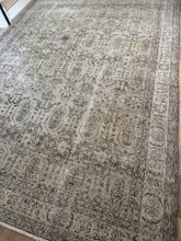 Load image into Gallery viewer, Vintage Turkish 9’ x 11’11”