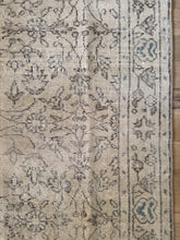 Load image into Gallery viewer, Vintage Turkish 3’9” x 6’9”
