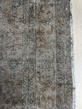 Load image into Gallery viewer, Vintage Turkish 9’7” x 13’1”