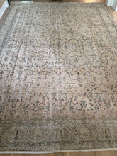 Load image into Gallery viewer, Vintage Turkish 9’ x 12’1”