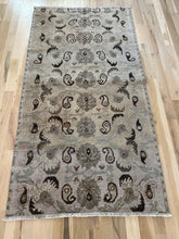 Load image into Gallery viewer, Vintage Turkish 3’6” x 6’8”