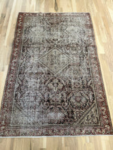 Load image into Gallery viewer, Antique Mahal 4’2” x 6’4”