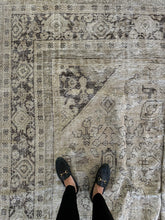 Load image into Gallery viewer, Antique Mahal 9’1” x 11’10”