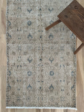 Load image into Gallery viewer, Vintage Turkish 2’10” x 9’4”.