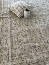 Load image into Gallery viewer, Vintage Turkish 6’9” x 10’1”