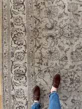 Load image into Gallery viewer, Vintage Tabriz 9’11” x 12’9”